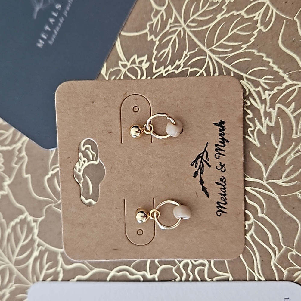 Gold earrings with danty tan bead - Picture 2 of 3